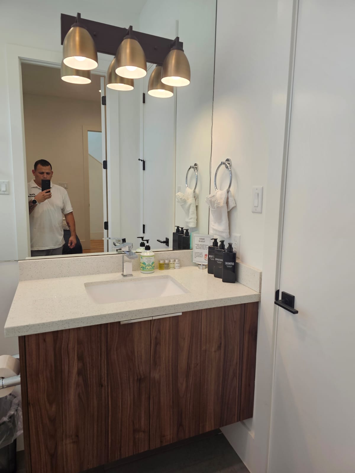 Bathroom cleaning service