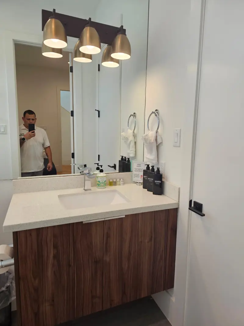 Bathroom cleaning service